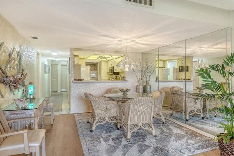 Condo in Sarasota, Florida, 2 bedrooms  № 2211461 - photo 14