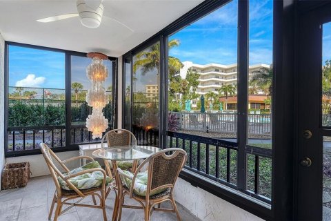 Condo in Sarasota, Florida, 2 bedrooms  № 2211461 - photo 12