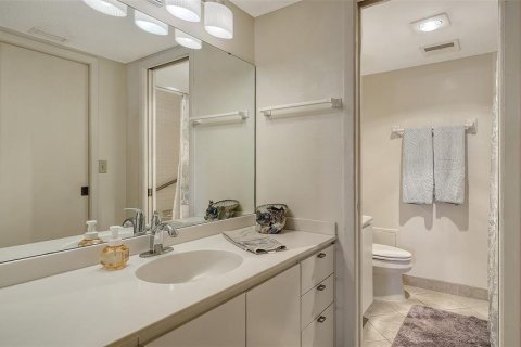 Condo in Sarasota, Florida, 2 bedrooms  № 2211461 - photo 27
