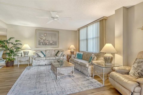 Condo in Sarasota, Florida, 2 bedrooms  № 2211461 - photo 13