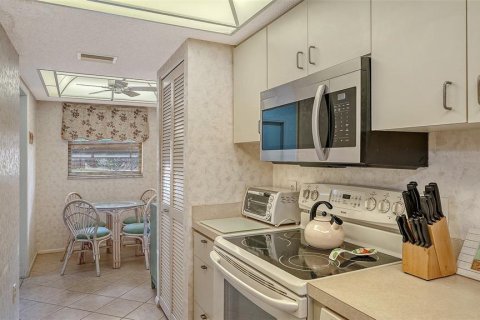 Condo in Sarasota, Florida, 2 bedrooms  № 2211461 - photo 19