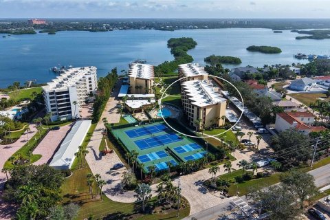 Condo in Sarasota, Florida, 2 bedrooms  № 2211461 - photo 2
