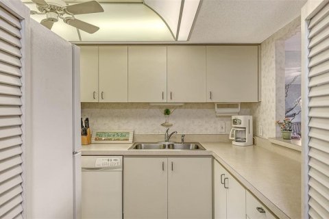 Condo in Sarasota, Florida, 2 bedrooms  № 2211461 - photo 18