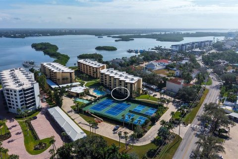 Condo in Sarasota, Florida, 2 bedrooms № 2211461