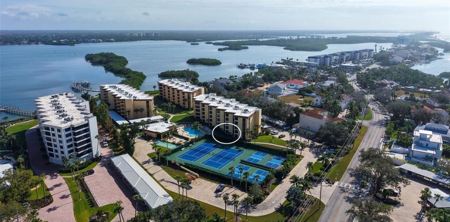 Condo in Sarasota, Florida, 2 bedrooms  № 2211461