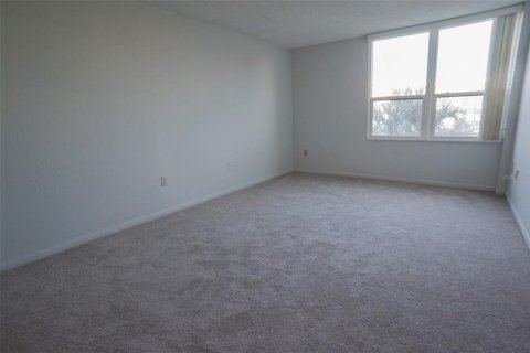 Condo in Clearwater, Florida, 2 bedrooms  № 2402775 - photo 11