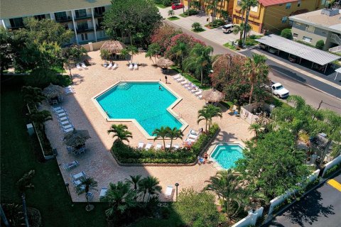 Condo in Clearwater, Florida, 2 bedrooms  № 2402775 - photo 3