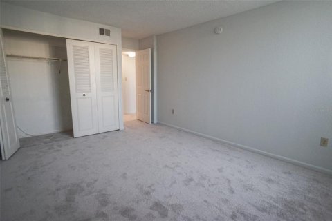 Condo in Clearwater, Florida, 2 bedrooms  № 2402775 - photo 18