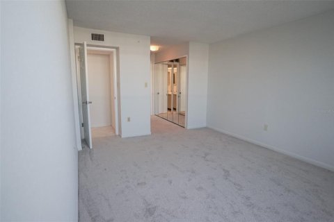 Condo in Clearwater, Florida, 2 bedrooms  № 2402775 - photo 12