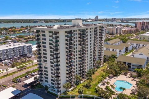 Condo in Clearwater, Florida, 2 bedrooms  № 2402775 - photo 2