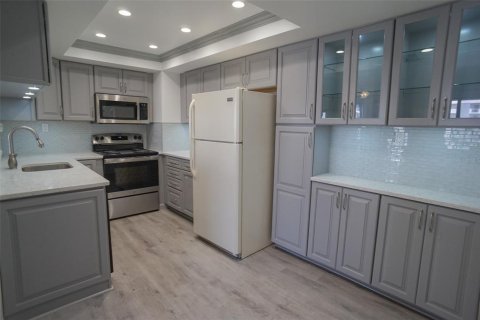 Condo in Clearwater, Florida, 2 bedrooms  № 2402775 - photo 5