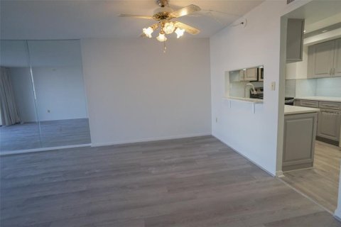 Condo in Clearwater, Florida, 2 bedrooms  № 2402775 - photo 8