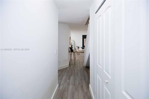 House in Margate, Florida 4 bedrooms, 222.59 sq.m. № 2029021 - photo 9