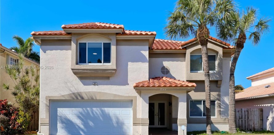 House in Margate, Florida 4 bedrooms, 222.59 sq.m. № 2029021