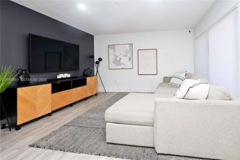 House in Margate, Florida 4 bedrooms, 222.59 sq.m. № 2029021 - photo 18