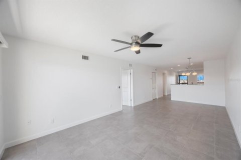 Condominio en venta en Saint Pete Beach, Florida, 2 dormitorios, 99.41 m2 № 1529723 - foto 13