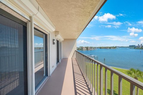 Condominio en venta en Saint Pete Beach, Florida, 2 dormitorios, 99.41 m2 № 1529723 - foto 26