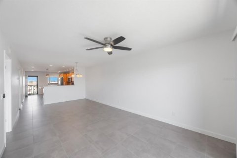 Condominio en venta en Saint Pete Beach, Florida, 2 dormitorios, 99.41 m2 № 1529723 - foto 12