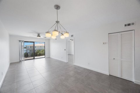 Condominio en venta en Saint Pete Beach, Florida, 2 dormitorios, 99.41 m2 № 1529723 - foto 10