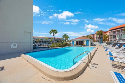 Condominio en venta en Saint Pete Beach, Florida, 2 dormitorios, 99.41 m2 № 1529723 - foto 30