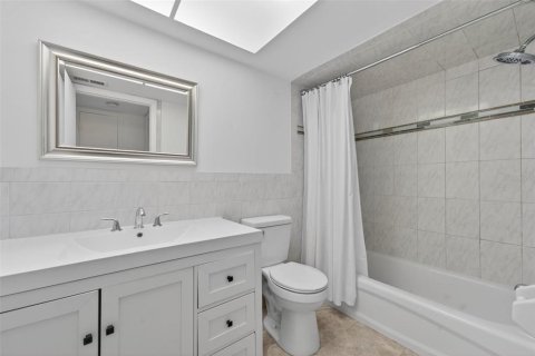 Condominio en venta en Clearwater, Florida, 1 dormitorio, 65.5 m2 № 2100640 - foto 18