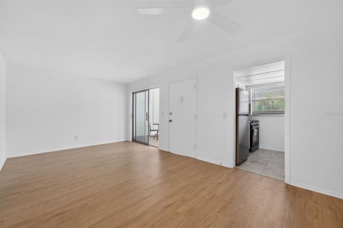 Condominio en venta en Clearwater, Florida, 1 dormitorio, 65.5 m2 № 2100640 - foto 10
