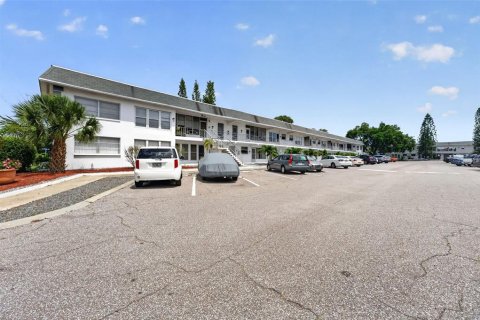 Condominio en venta en Clearwater, Florida, 1 dormitorio, 65.5 m2 № 2100640 - foto 2