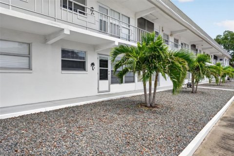 Condominio en venta en Clearwater, Florida, 1 dormitorio, 65.5 m2 № 2100640 - foto 4