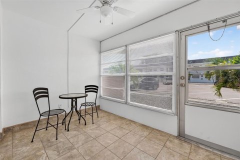 Condominio en venta en Clearwater, Florida, 1 dormitorio, 65.5 m2 № 2100640 - foto 22