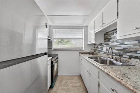 Condominio en venta en Clearwater, Florida, 1 dormitorio, 65.5 m2 № 2100640 - foto 11