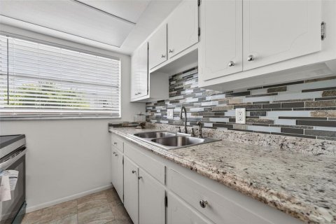 Condominio en venta en Clearwater, Florida, 1 dormitorio, 65.5 m2 № 2100640 - foto 12