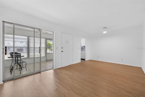 Condominio en venta en Clearwater, Florida, 1 dormitorio, 65.5 m2 № 2100640 - foto 7