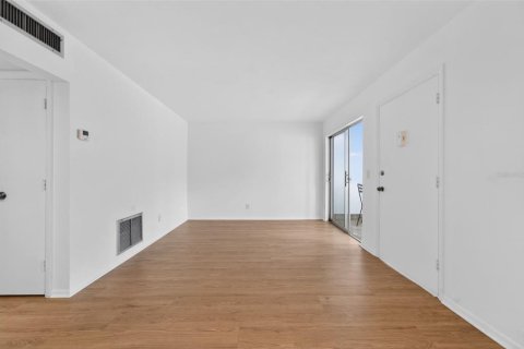 Condominio en venta en Clearwater, Florida, 1 dormitorio, 65.5 m2 № 2100640 - foto 9