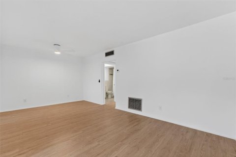 Condominio en venta en Clearwater, Florida, 1 dormitorio, 65.5 m2 № 2100640 - foto 8