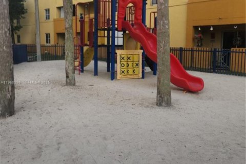 Condominio en alquiler en Miami, Florida, 2 dormitorios, 104.98 m2 № 2027707 - foto 26