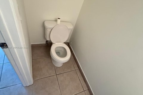 Condominio en alquiler en Miami, Florida, 2 dormitorios, 104.98 m2 № 2027707 - foto 8