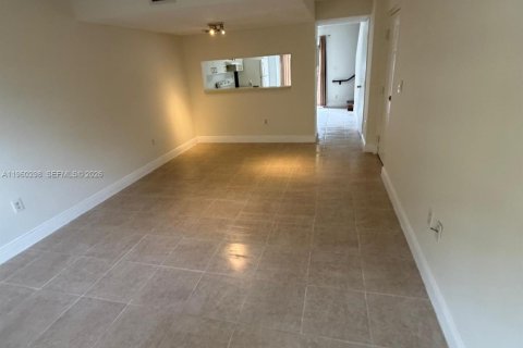 Condominio en alquiler en Miami, Florida, 2 dormitorios, 104.98 m2 № 2027707 - foto 3