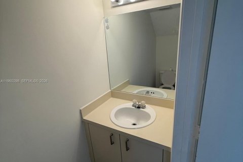 Condominio en alquiler en Miami, Florida, 2 dormitorios, 104.98 m2 № 2027707 - foto 9