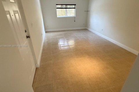 Condominio en alquiler en Miami, Florida, 2 dormitorios, 104.98 m2 № 2027707 - foto 2