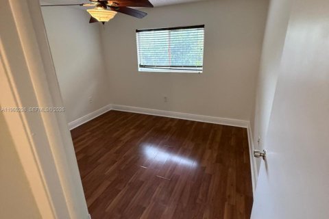 Condominio en alquiler en Miami, Florida, 2 dormitorios, 104.98 m2 № 2027707 - foto 5