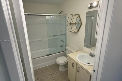 Condominio en alquiler en Miami, Florida, 2 dormitorios, 104.98 m2 № 2027707 - foto 14