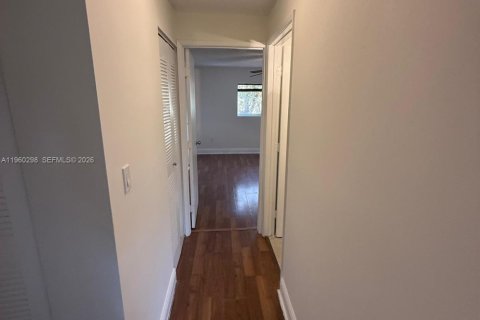 Condominio en alquiler en Miami, Florida, 2 dormitorios, 104.98 m2 № 2027707 - foto 4
