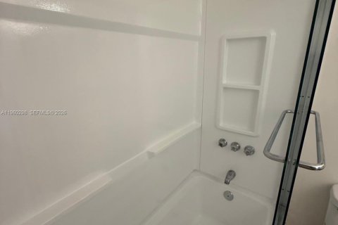 Condominio en alquiler en Miami, Florida, 2 dormitorios, 104.98 m2 № 2027707 - foto 15