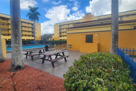 Condominio en alquiler en Miami, Florida, 2 dormitorios, 104.98 m2 № 2027707 - foto 25