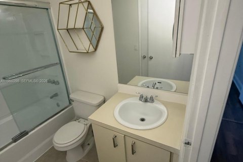 Condominio en alquiler en Miami, Florida, 2 dormitorios, 104.98 m2 № 2027707 - foto 16