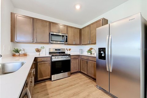 House in Zephyrhills, Florida 3 bedrooms, 144.93 sq.m. № 2378005 - photo 6