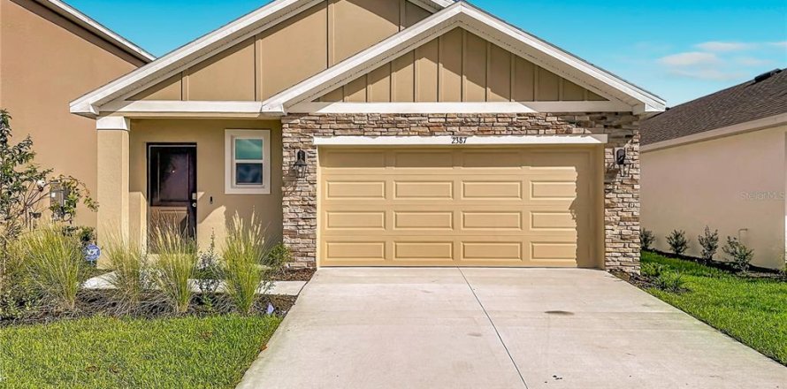 House in Zephyrhills, Florida 3 bedrooms, 144.93 sq.m. № 2378005