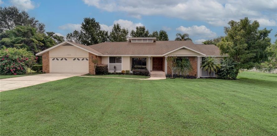 Villa ou maison à Clermont, Floride 4 chambres, 303.6 m2 № 1914862