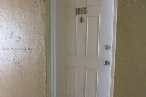 Condominio en alquiler en Miami, Florida, 2 dormitorios, 86.4 m2 № 2047320 - foto 3