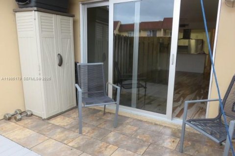 Condominio en alquiler en Miami, Florida, 2 dormitorios, 86.4 m2 № 2047320 - foto 14